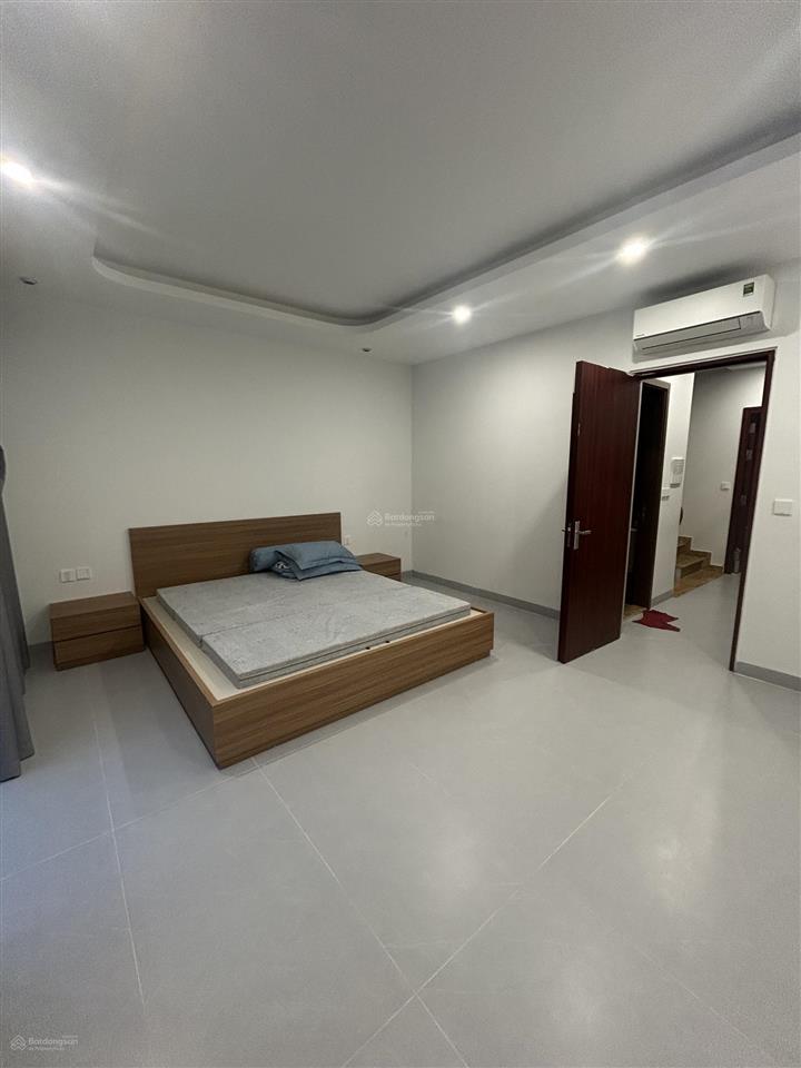 15 triệu/1 tháng (bao phí) nhà 5 tầng, vin 3, có thang máy