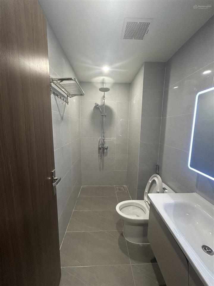 15 triệu/1 tháng (bao phí) nhà 5 tầng, vin 3, có thang máy