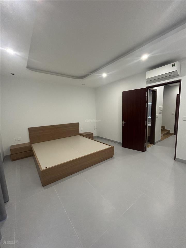 15 triệu/1 tháng (bao phí) nhà 5 tầng, vin 3, có thang máy