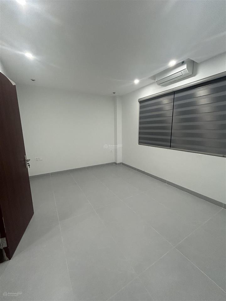 15 triệu/1 tháng (bao phí) nhà 5 tầng, vin 3, có thang máy