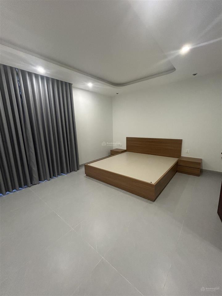 15 triệu/1 tháng (bao phí) nhà 5 tầng, vin 3, có thang máy