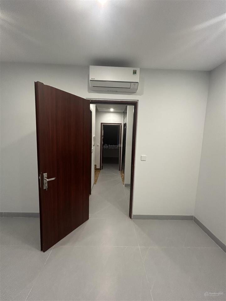 15 triệu/1 tháng (bao phí) nhà 5 tầng, vin 3, có thang máy