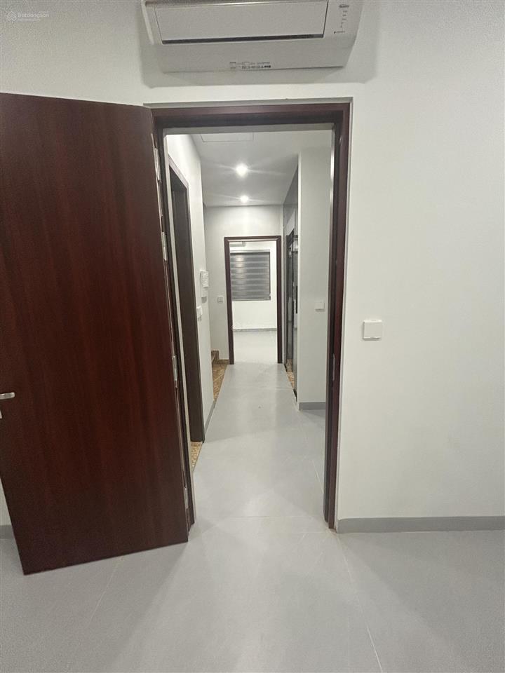 15 triệu/1 tháng (bao phí) nhà 5 tầng, vin 3, có thang máy