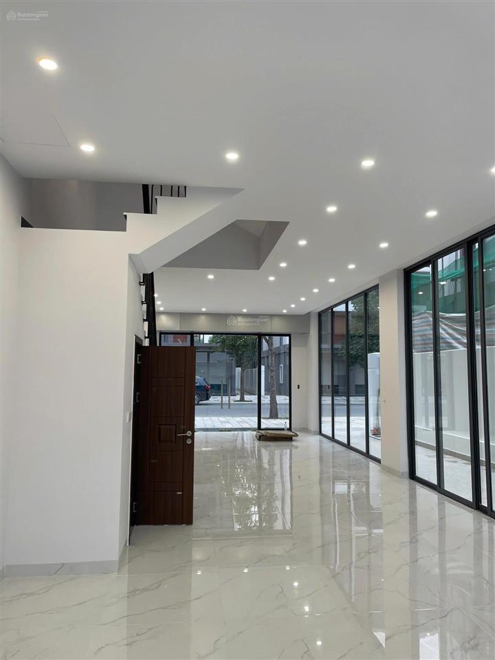 Cho thuê nhà 2 mặt tiền, đường 20 mét, 10 triệu/1 tháng, vinhomes ocean park 3