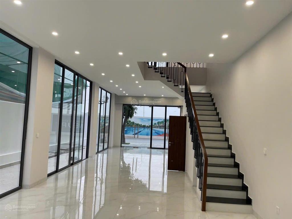 Cho thuê nhà 2 mặt tiền, đường 20 mét, 10 triệu/1 tháng, vinhomes ocean park 3
