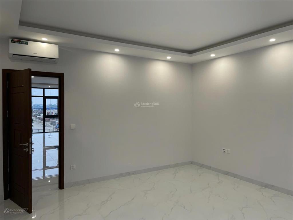 Cho thuê nhà 2 mặt tiền, đường 20 mét, 10 triệu/1 tháng, vinhomes ocean park 3