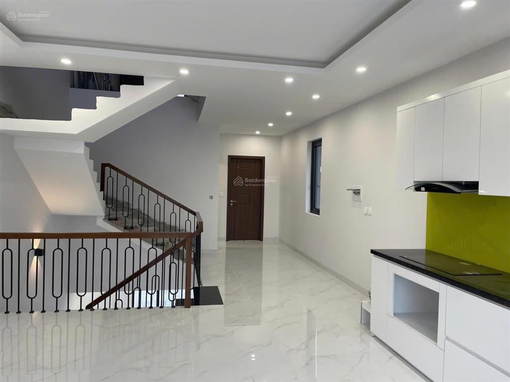 Cho thuê nhà 2 mặt tiền, đường 20 mét, 10 triệu/1 tháng, vinhomes ocean park 3