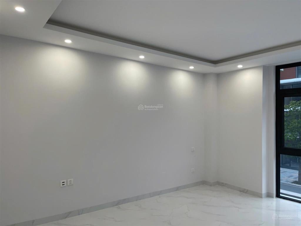 Cho thuê nhà 2 mặt tiền, đường 20 mét, 10 triệu/1 tháng, vinhomes ocean park 3