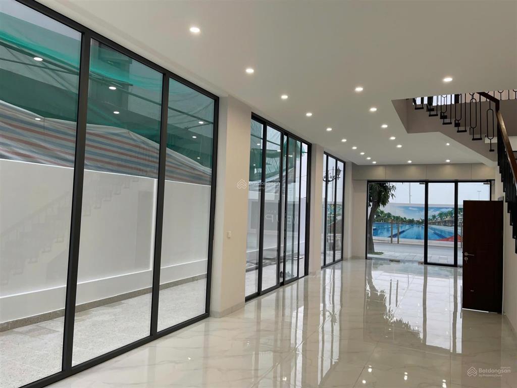 Cho thuê nhà 2 mặt tiền, đường 20 mét, 10 triệu/1 tháng, vinhomes ocean park 3