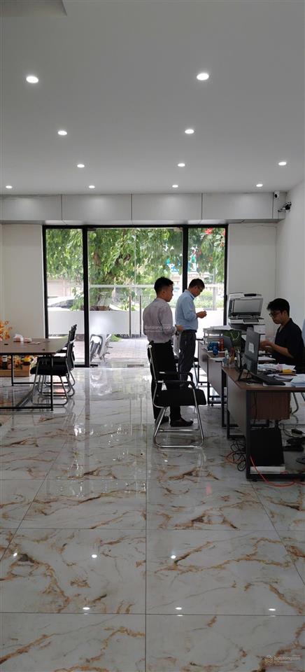 Cho thuê shophouse 5 tầng, trung tâm vin 2,3, 37 triệu/1 tháng, 2 mặt tiền
