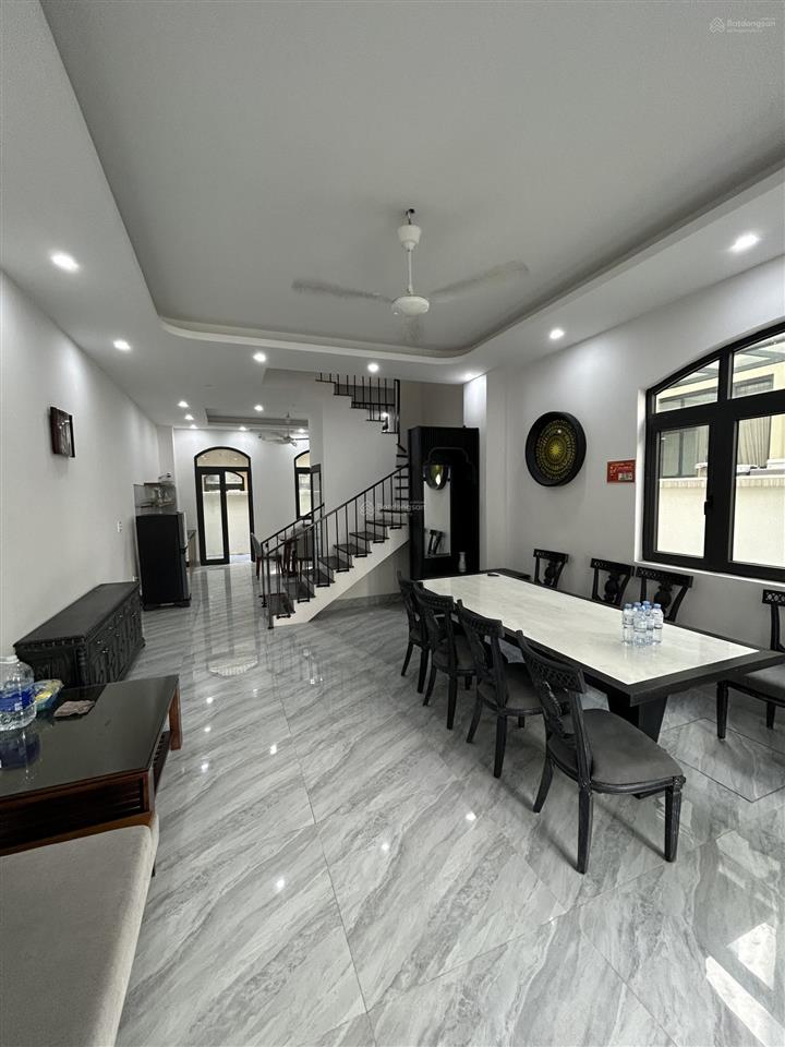 Cho thuê nhà ở vinhomes ocean park 2. chà là 11 triệu 1 tháng