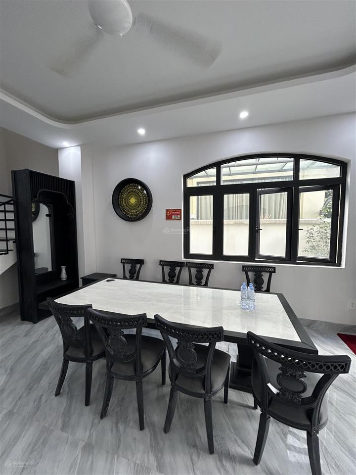 Cho thuê nhà ở vinhomes ocean park 2. chà là 11 triệu 1 tháng