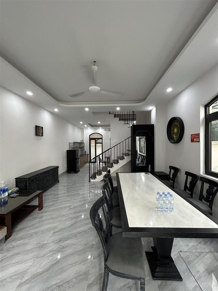 Cho thuê nhà ở vinhomes ocean park 2. chà là 11 triệu 1 tháng