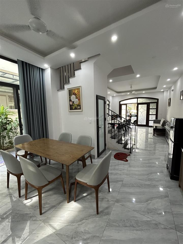 Cho thuê nhà ở vinhomes ocean park 2. chà là 11 triệu 1 tháng
