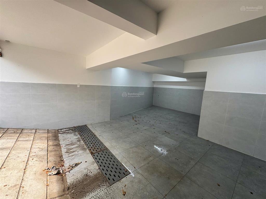 Cho thuê nhà 2 mặt tiền 4 tầng 600m2 sàn trống suốt có thang máy và hầm q2 giá 50 triệu