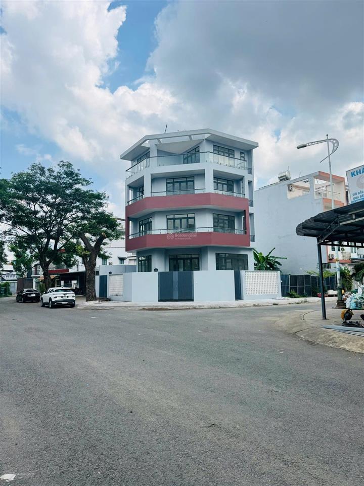 Cho thuê nhà 2 mặt tiền 4 tầng 600m2 sàn trống suốt có thang máy và hầm q2 giá 50 triệu