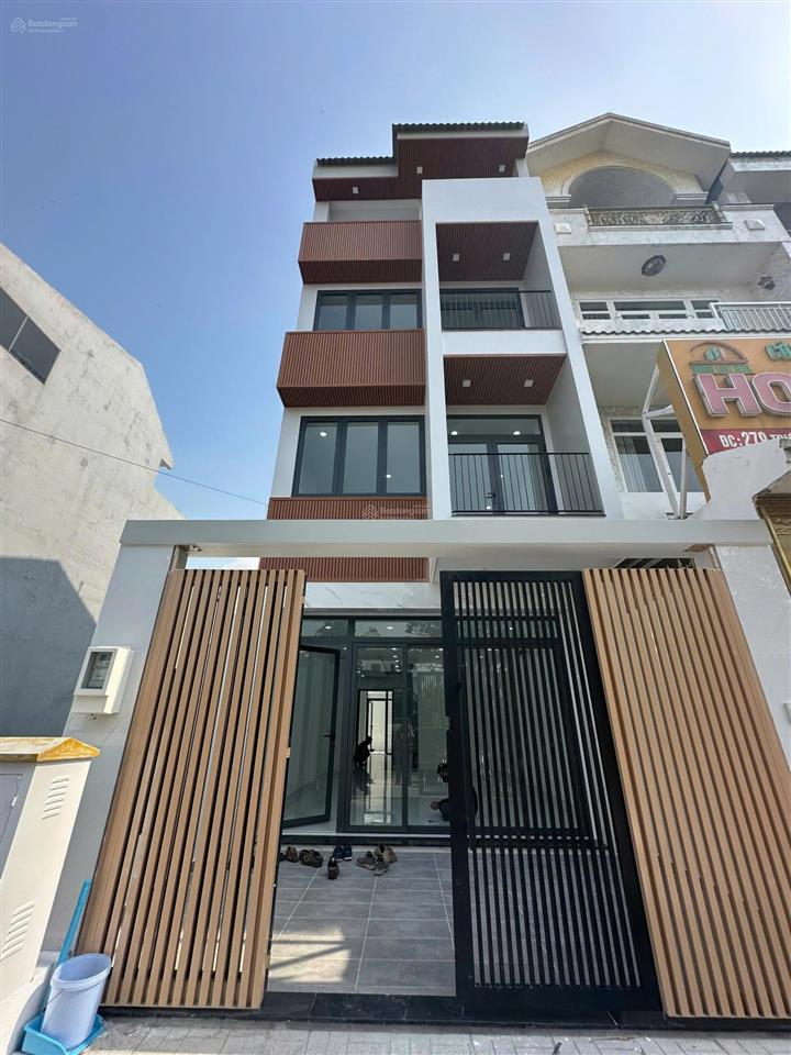 Cho thuê nhà mặt tiền 1 trệt 3 lầu trương văn bang, 50 triệu, 100m2, 5pn, 7wc, có thang máy