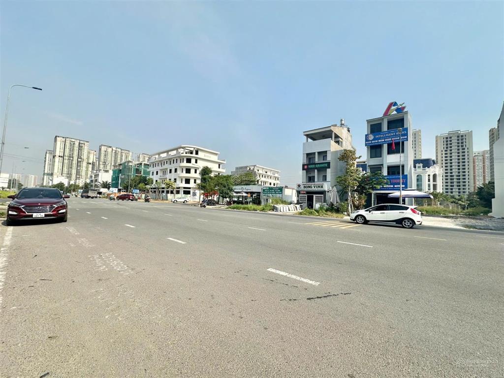 Cho thuê nhà mặt tiền 1 trệt 3 lầu trương văn bang, 50 triệu, 100m2, 5pn, 7wc, có thang máy