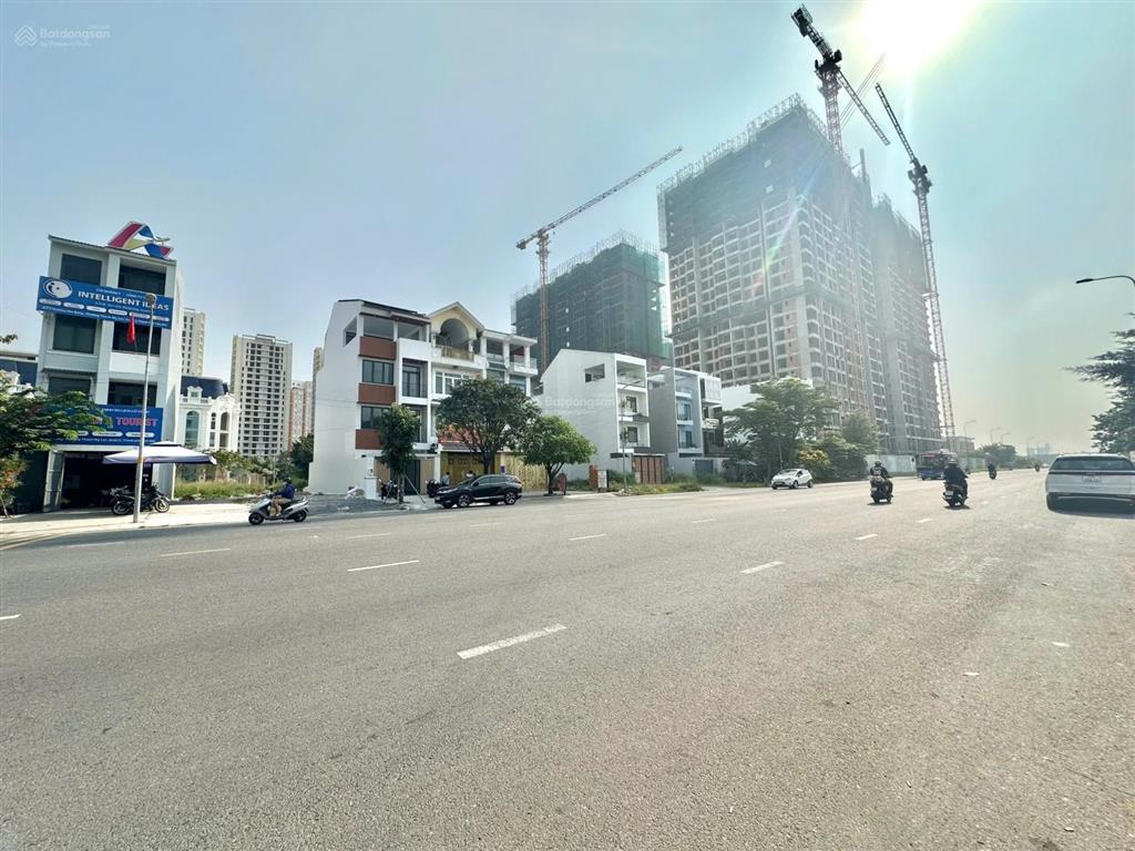 Cho thuê nhà mặt tiền 1 trệt 3 lầu trương văn bang, 50 triệu, 100m2, 5pn, 7wc, có thang máy