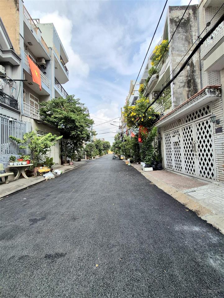 Đường 8m  cách bờ kênh tham lương 30m 68m² 3 tầng  7 t.ỷ 25