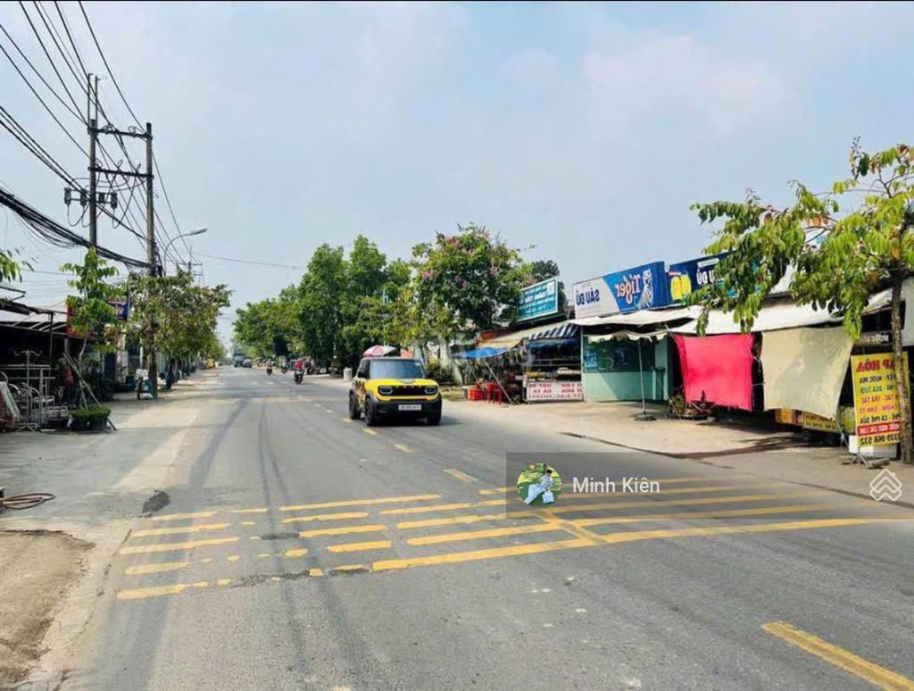 Còn 1 lô duy nhất nằm ngay trung tâm trảng bàng dt 134m2 giá 950tr , sổ riêng, pháp lý chuẩn chỉnh.
