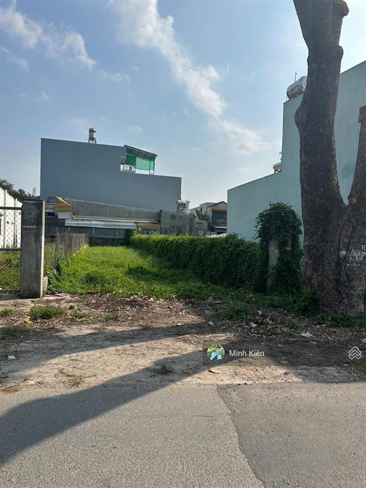 Bán gấp lô đất 114m2 đường cây da giá 1tỷ2 ngay trung tâm xã tân phú trung sổ hồng riêng .