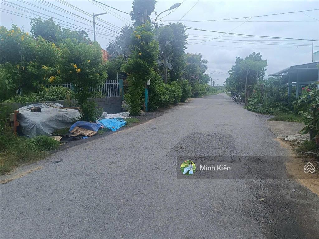 Còn duy nhất 1 miếng ngay đ lê minh nhựt xã tân thông hội gần vinhomes giá 1 tỷ 1 , shr , dt 100m2.