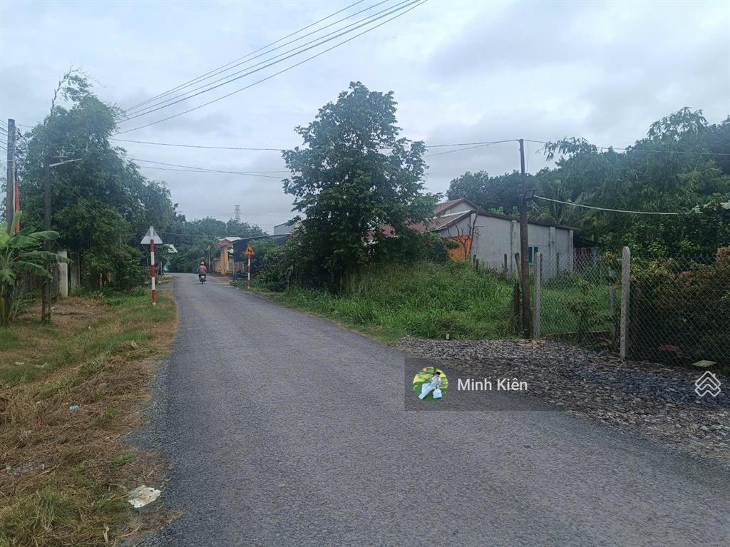 Còn duy nhất 1 miếng ngay đ lê minh nhựt xã tân thông hội gần vinhomes giá 1 tỷ 1 , shr , dt 100m2.