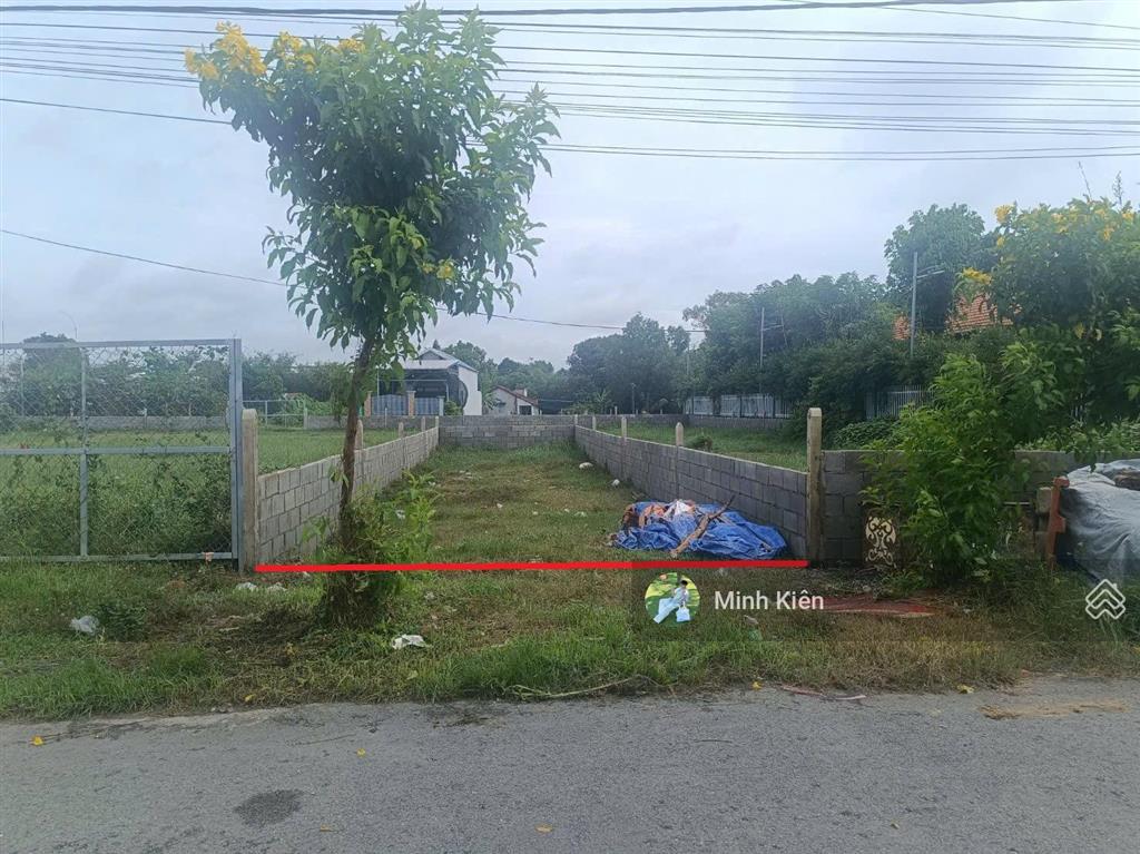 Còn duy nhất 1 miếng ngay đ lê minh nhựt xã tân thông hội gần vinhomes giá 1 tỷ 1 , shr , dt 100m2.