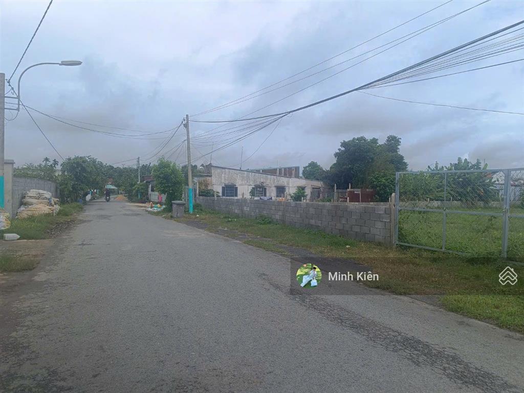 Còn duy nhất 1 miếng ngay đ lê minh nhựt xã tân thông hội gần vinhomes giá 1 tỷ 1 , shr , dt 100m2.