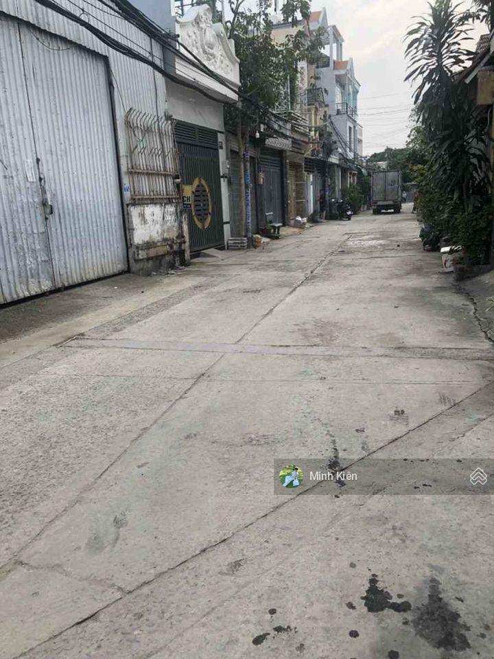 Nhà để lâu không ai quản lý nên chủ để giá rẻ chỉ 1 tỷ 6 , dt 79m2 , sổ riêng , đ nguyễn thị sóc .