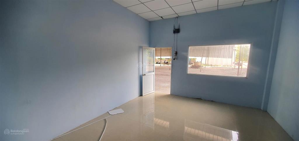 Cần bán gấp kho xưởng có hệ thống điện 3 pha ,hệ thống điện nlmt có trạm điện 1 mw