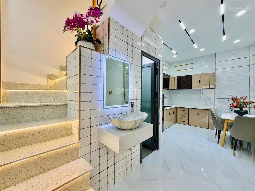 Sang nhanh căn nhà đỗ xuân hơp, quận 9. giá 5,5 tỷ, 48 m2, tiện ích đầy đủ, đường hẻm xe hơi 5m