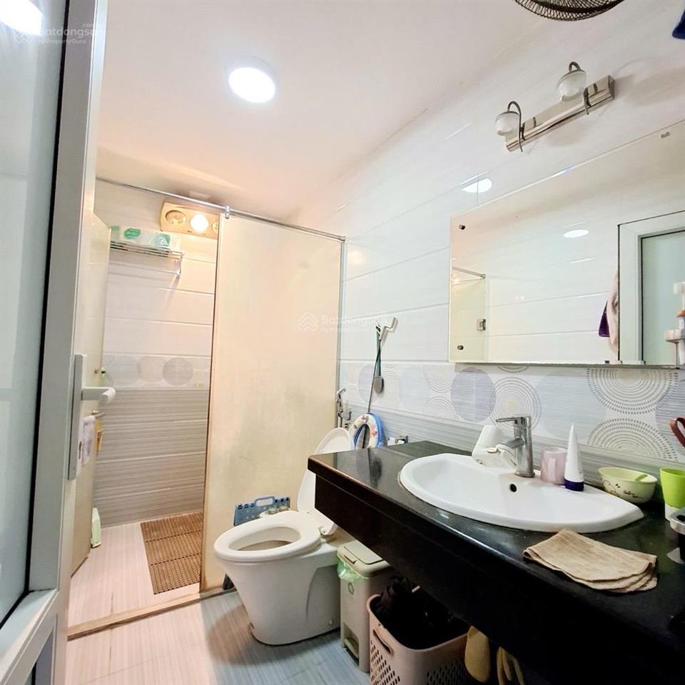 Gấp  bán nhà lạc long quân, 65m, 5tầng, mt 5m, ngõ nông, oto đỗ cửa, 2 thoáng  chỉ 17.tỷ