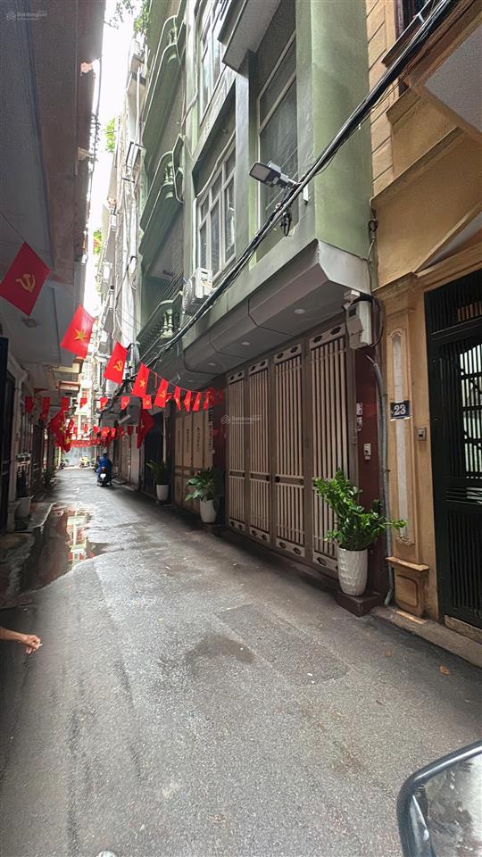 Gấp  bán nhà lạc long quân, 65m, 5tầng, mt 5m, ngõ nông, oto đỗ cửa, 2 thoáng  chỉ 17.tỷ