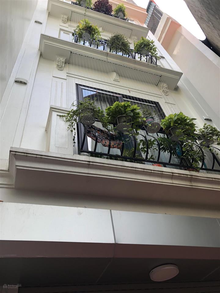 Bán nhà 30m² lô góc, nhà mới, ô tô vào sân, rất gần trường học chợ, ngõ nông 10m ra đường tải tránh
