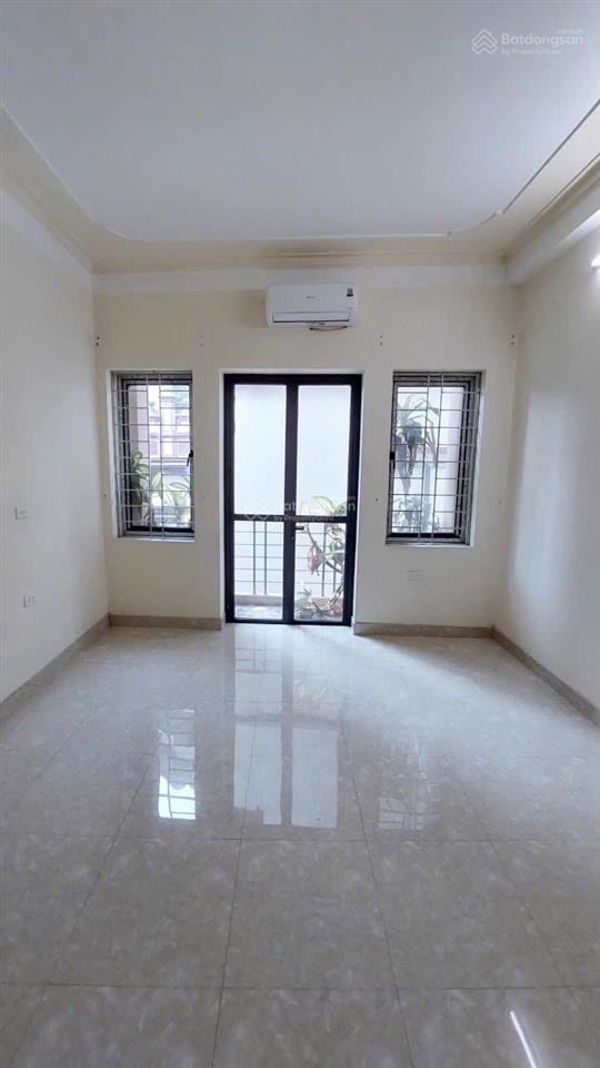 Chủ nhà cần bán gấp giảm giá 2.5 tỷ bán nhà 5 tầng dân xây đức diễn, ô tô cách 15m kinh doanh