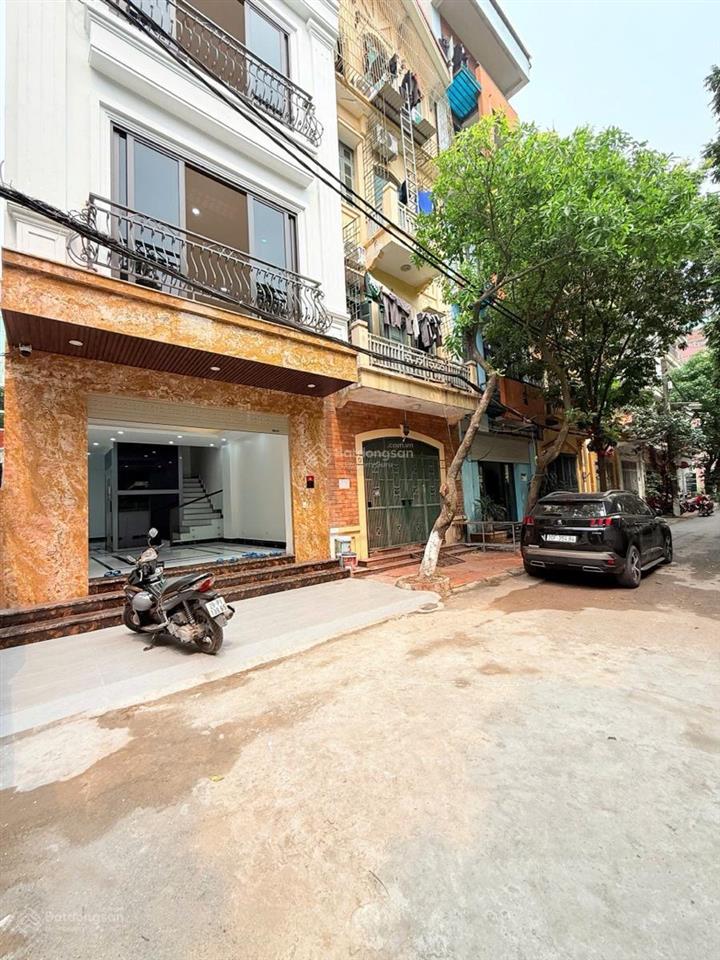 Bán nhà phân lô mai dịch 70m x 6 tầng thang máy, trước nhà 3 ô tô tránh, giá hơn 20 tỷ