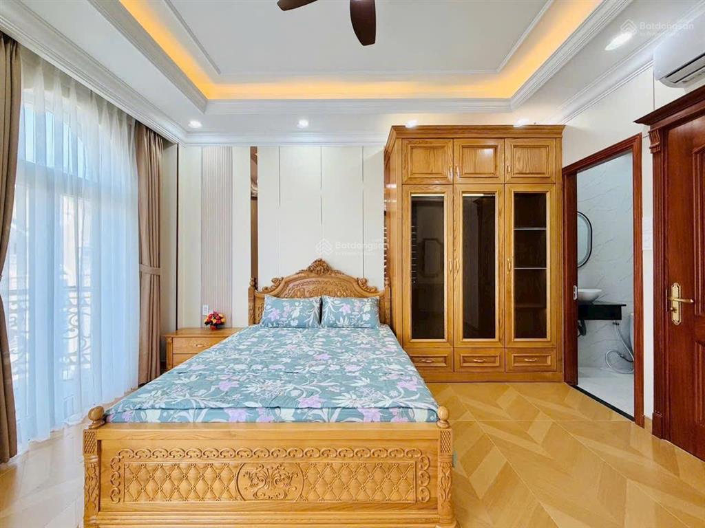 Biệt thự tân cổ điển, hầm 6 tầng căn góc 2mt đường 10m ngay ga metroga t3 sân bay tsn q. tân bình