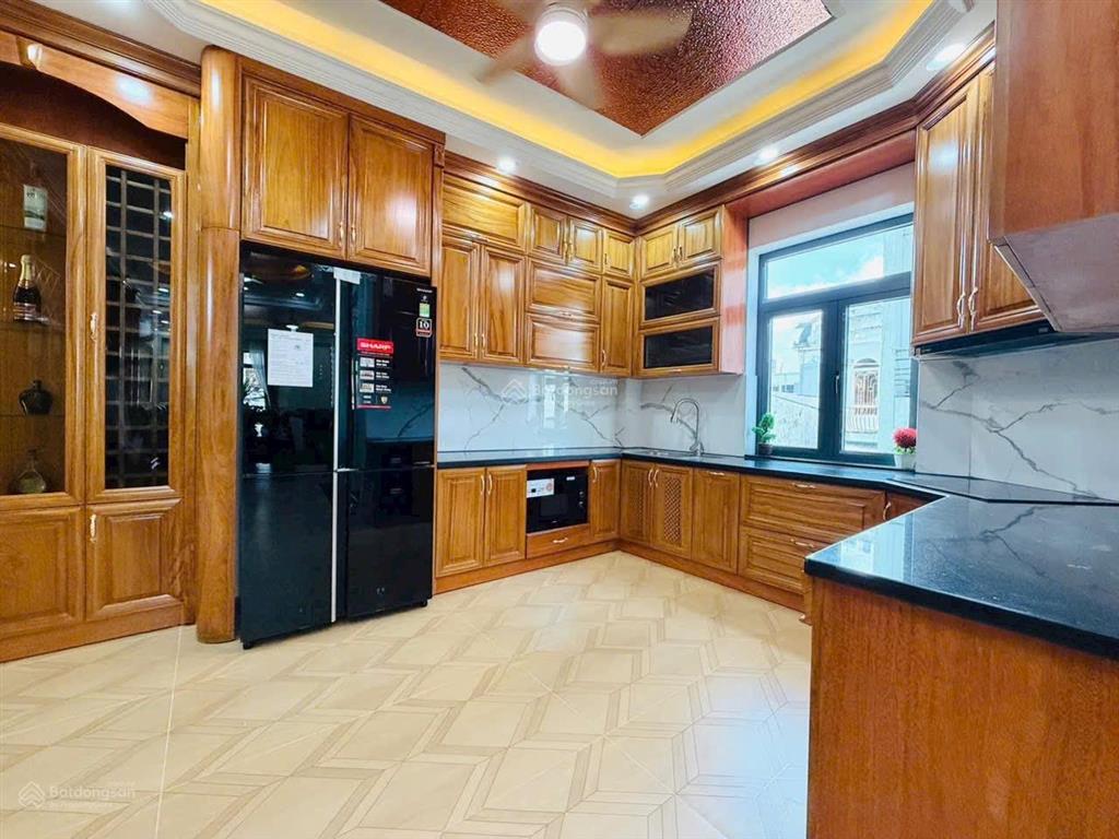 Biệt thự tân cổ điển, hầm 6 tầng căn góc 2mt đường 10m ngay ga metroga t3 sân bay tsn q. tân bình