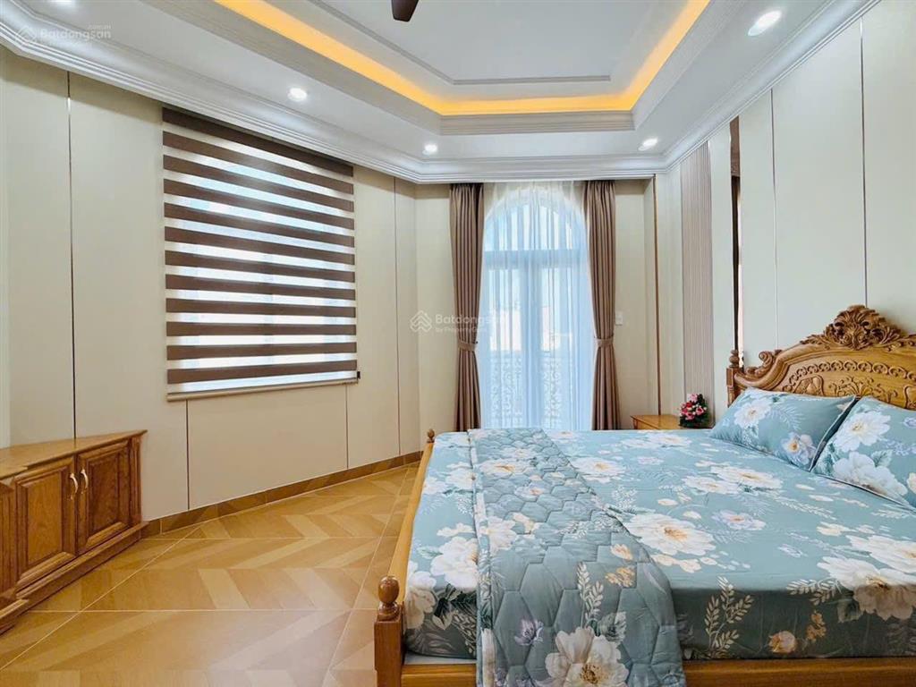 Biệt thự tân cổ điển, hầm 6 tầng căn góc 2mt đường 10m ngay ga metroga t3 sân bay tsn q. tân bình