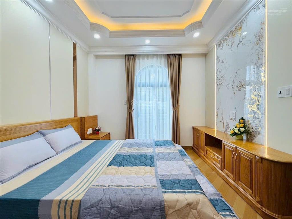 Biệt thự tân cổ điển, hầm 6 tầng căn góc 2mt đường 10m ngay ga metroga t3 sân bay tsn q. tân bình
