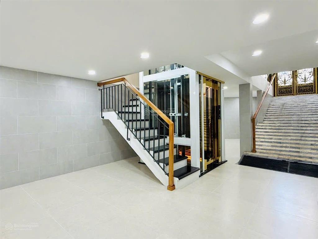 Biệt thự tân cổ điển, hầm 6 tầng căn góc 2mt đường 10m ngay ga metroga t3 sân bay tsn q. tân bình