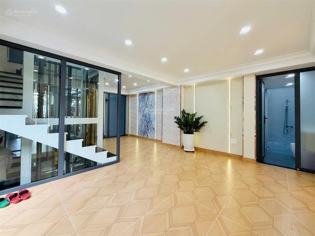 Biệt thự tân cổ điển, hầm 6 tầng căn góc 2mt đường 10m ngay ga metroga t3 sân bay tsn q. tân bình