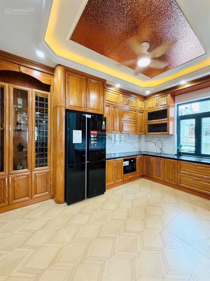 Biệt thự tân cổ điển, hầm 6 tầng căn góc 2mt đường 10m ngay ga metroga t3 sân bay tsn q. tân bình