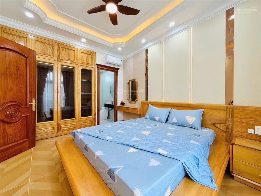 Biệt thự tân cổ điển, hầm 6 tầng căn góc 2mt đường 10m ngay ga metroga t3 sân bay tsn q. tân bình
