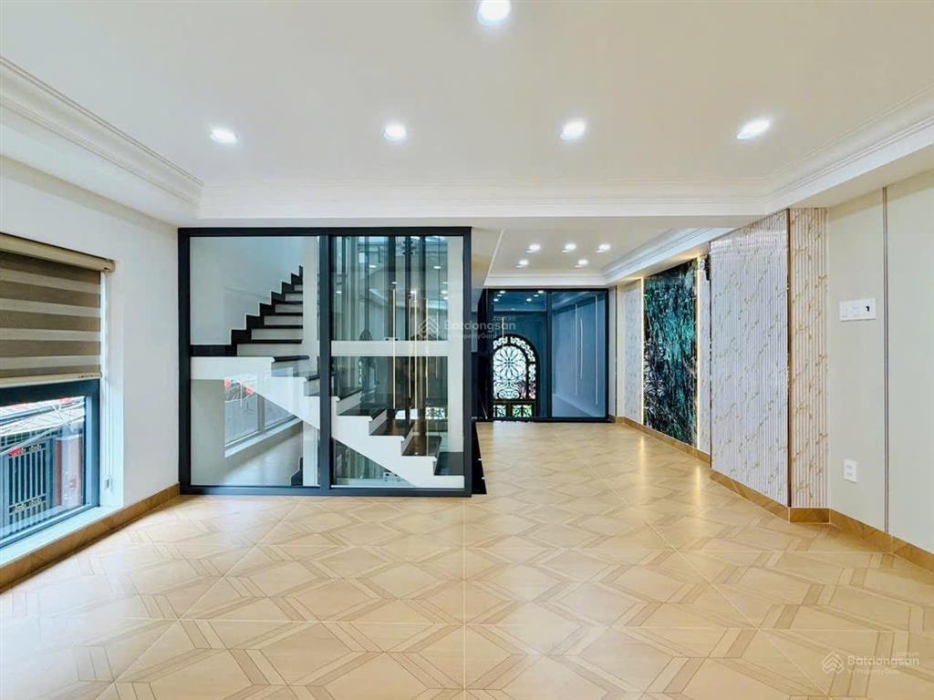 Biệt thự tân cổ điển, hầm 6 tầng căn góc 2mt đường 10m ngay ga metroga t3 sân bay tsn q. tân bình