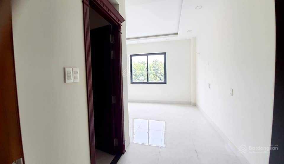 Bán tòa nhà 7 tầng, 2 mt đường tân sơn  phạm văn bạch, p15, tb  0937 843 ***