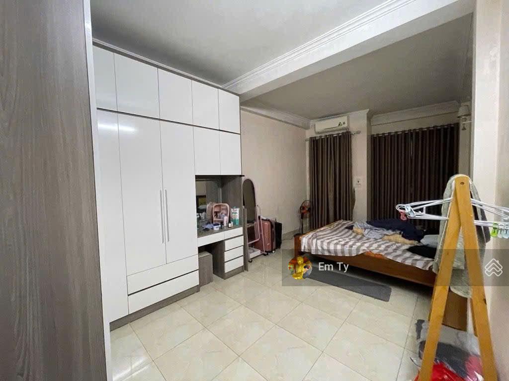Chính chủ bán nhà lê trọng tấnhạ tầng đồng bộôtô đỗ cửa30m ra phốhàng xóm quan chứcdt40m8tỷ15