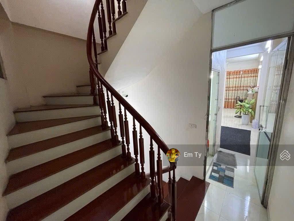 Chính chủ bán nhà lê trọng tấnhạ tầng đồng bộôtô đỗ cửa30m ra phốhàng xóm quan chứcdt40m8tỷ15